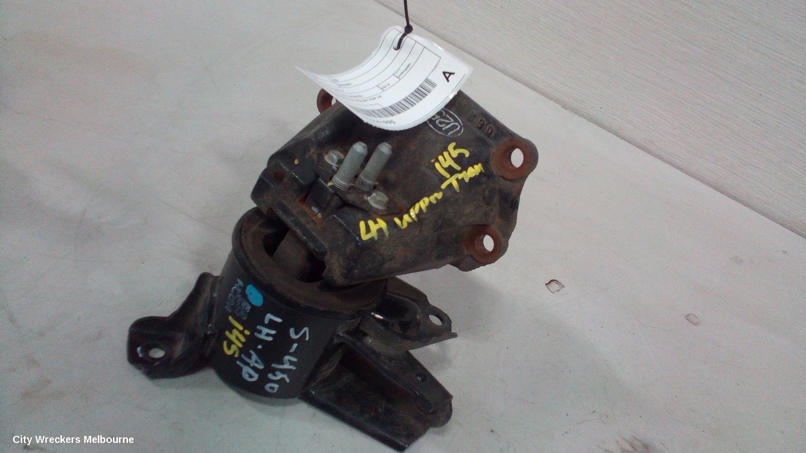 HYUNDAI I45 2012 Mount