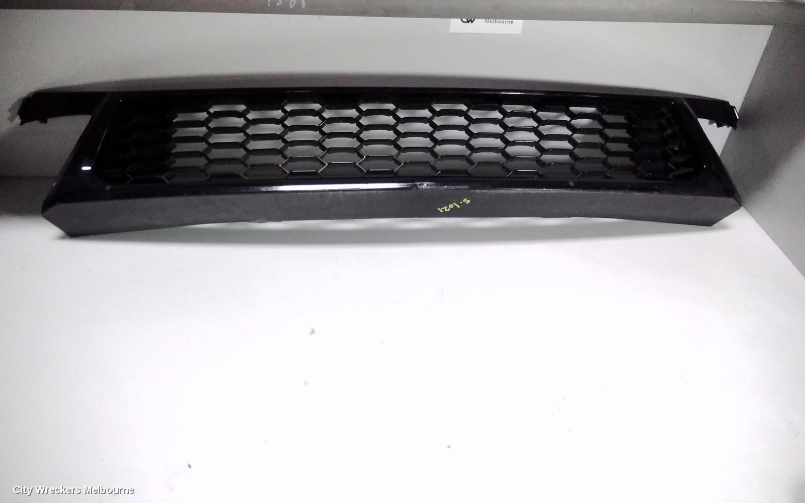 TOYOTA COROLLA 2015 Grille