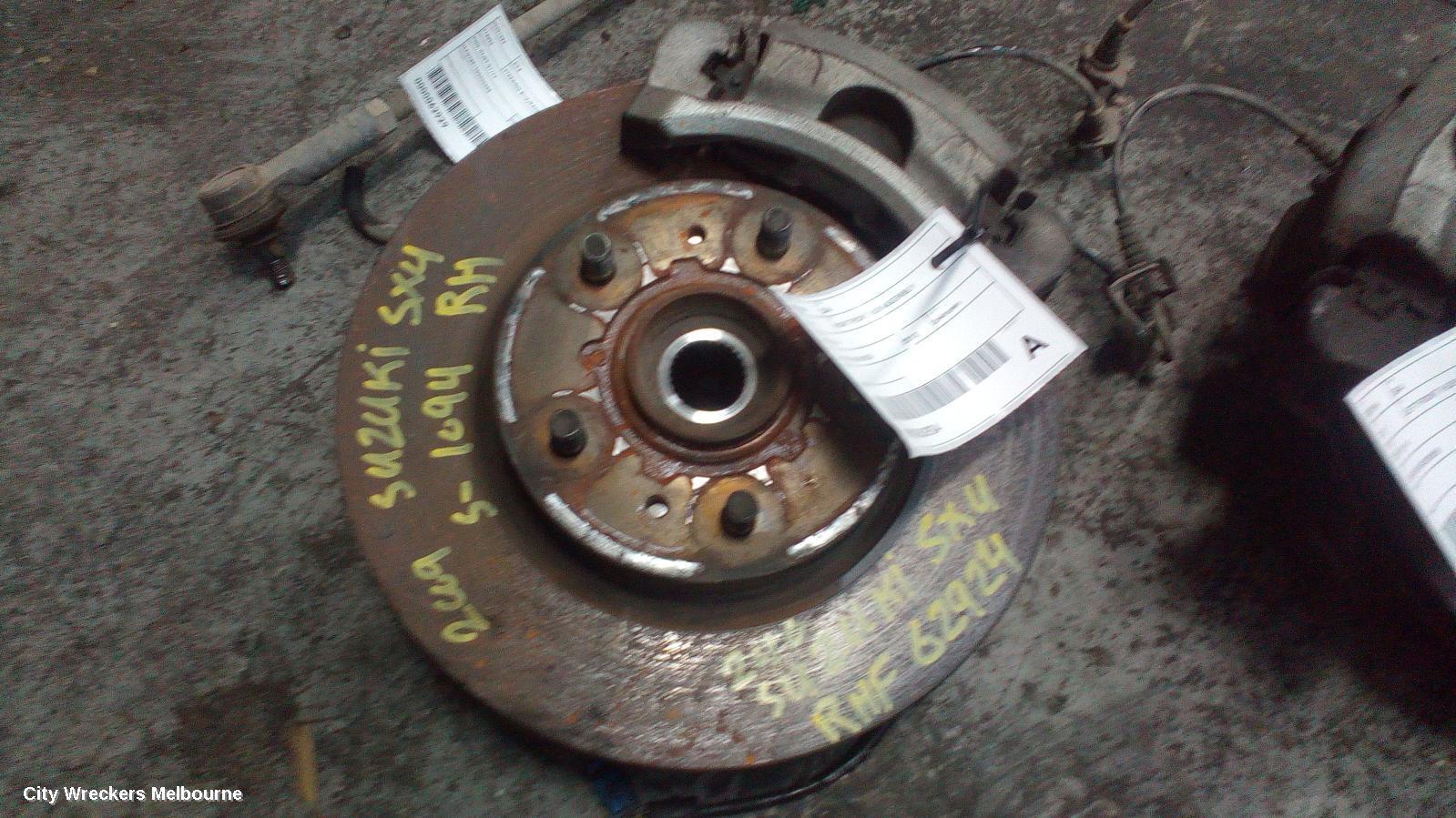 SUZUKI SX4 2010 Right Front Hub Assembly