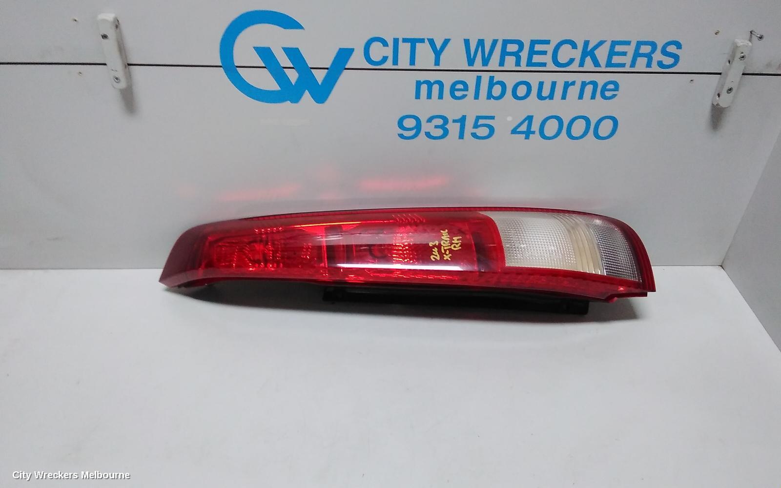 NISSAN XTRAIL 2003 Right Taillight