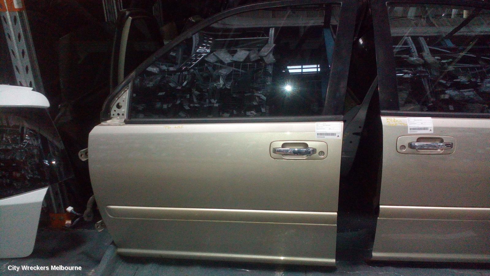 NISSAN XTRAIL 2003 Left Front Door