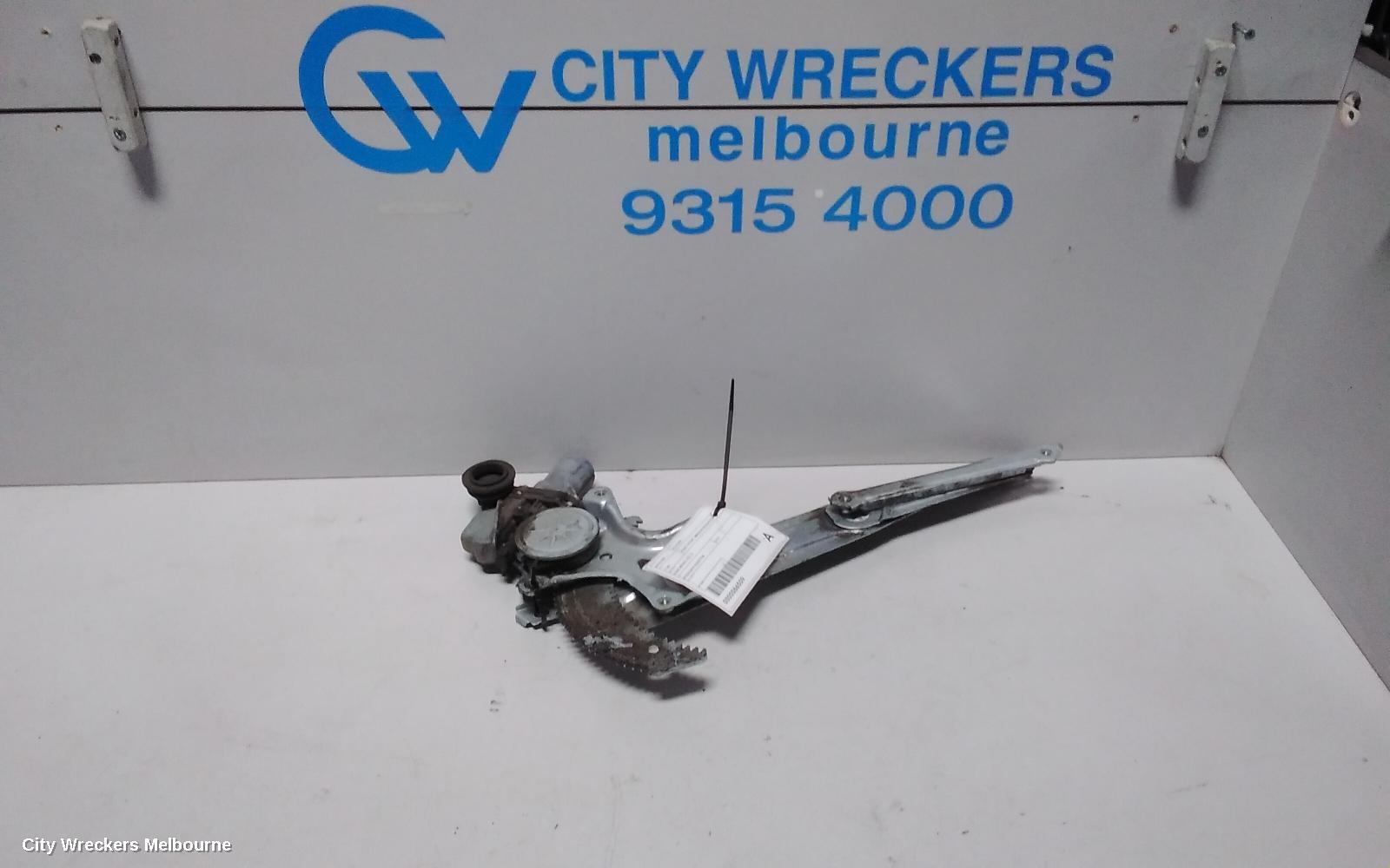 TOYOTA KLUGER 2015 Right Front Window Reg/Motor