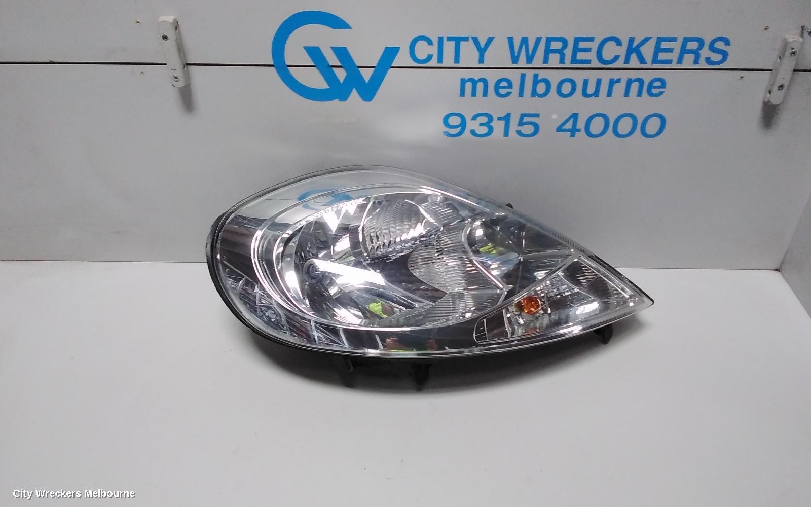 RENAULT TRAFIC 2014 Right Headlamp