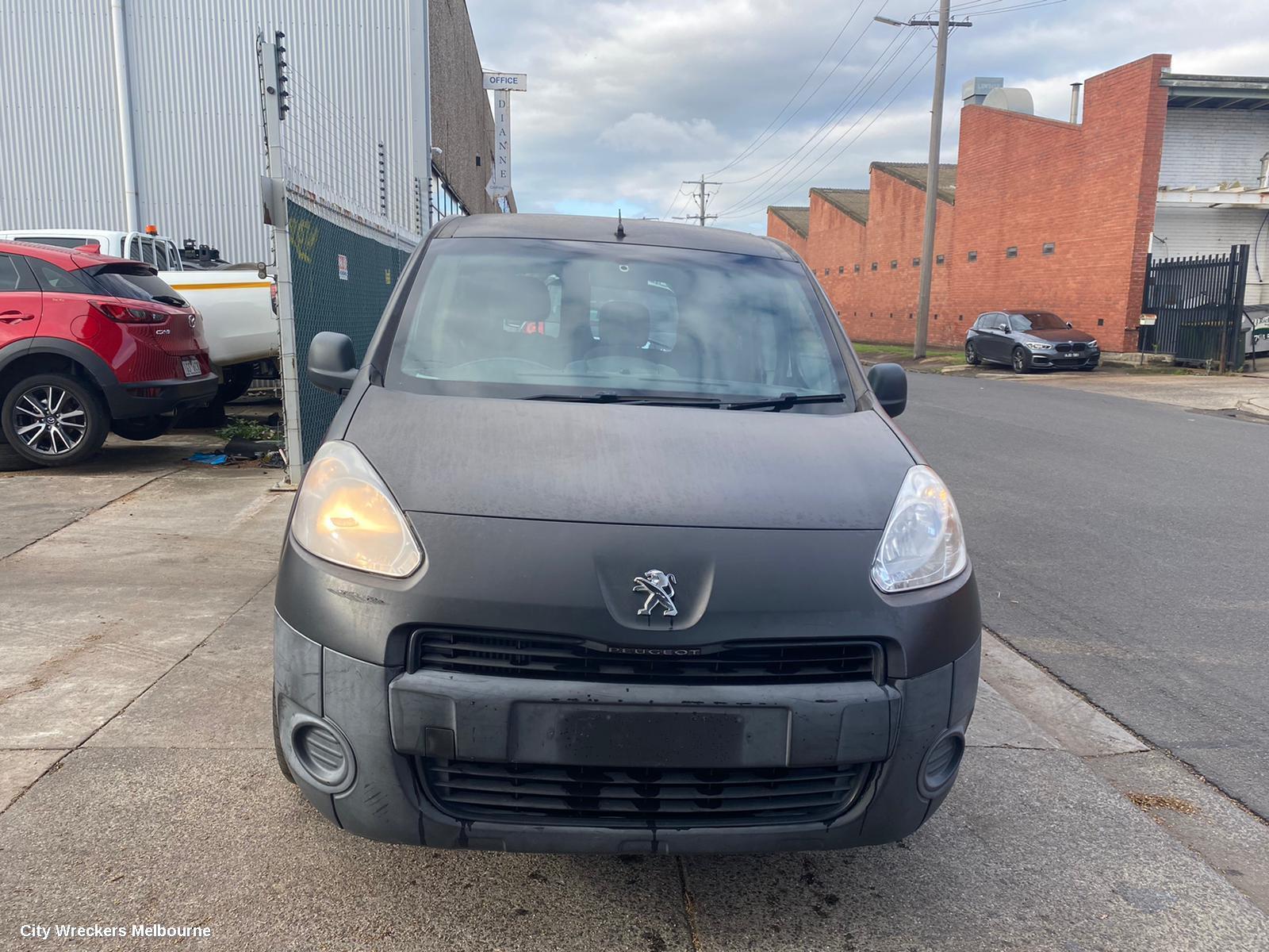 PEUGEOT PARTNER 2012 Bonnet