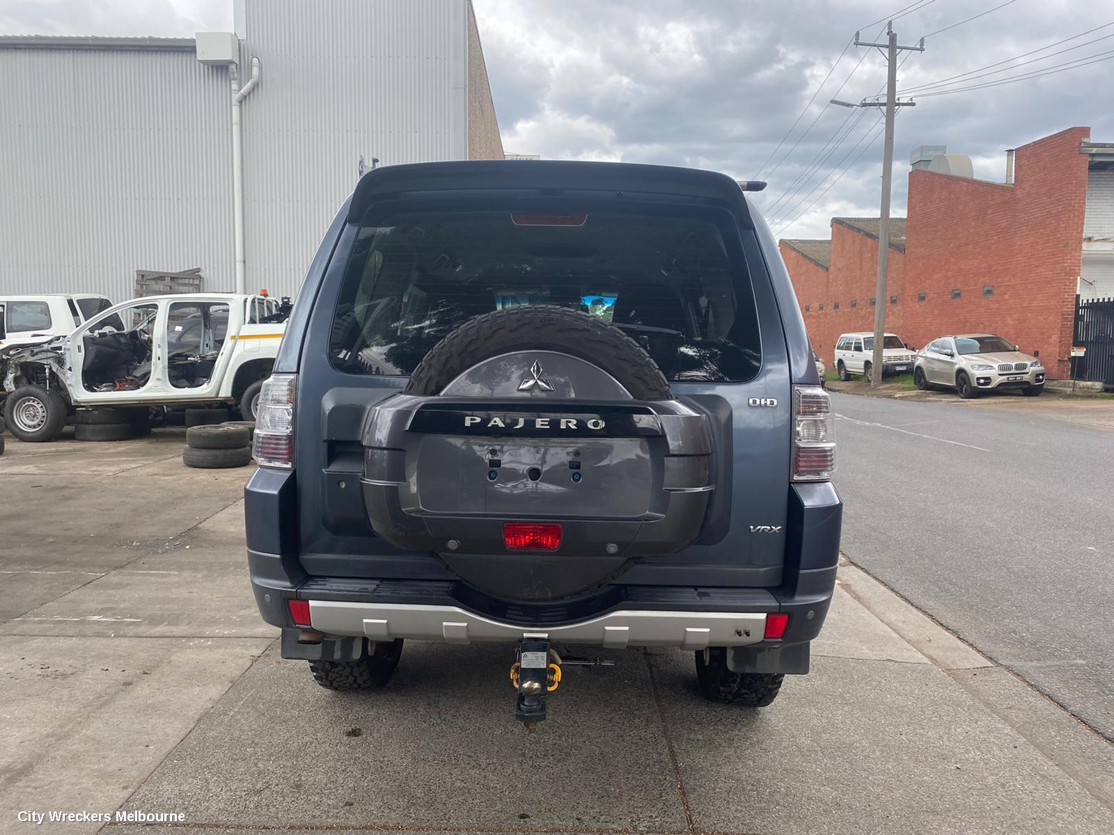 MITSUBISHI PAJERO 2008 Right Front Door