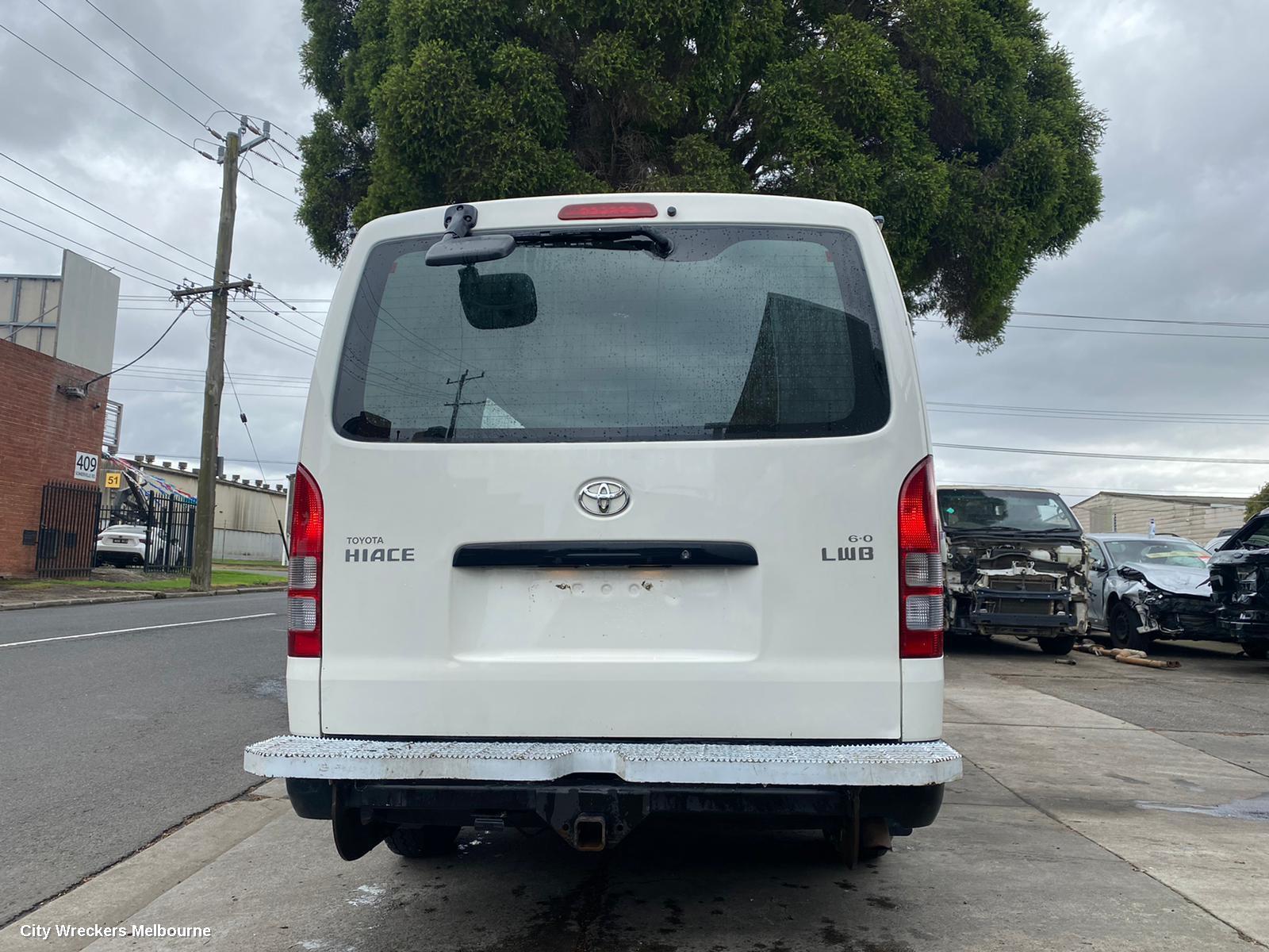 TOYOTA HIACE 2010 Left Front Hub Assembly