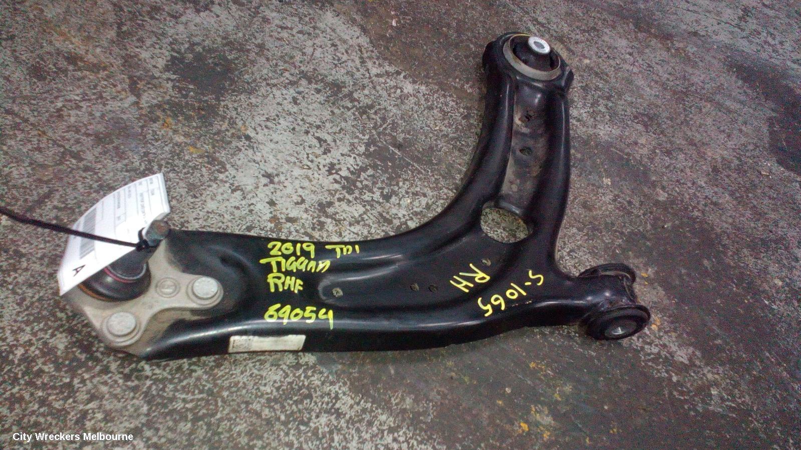 VOLKSWAGEN TIGUAN 2019 Right Front Lower Control Arm