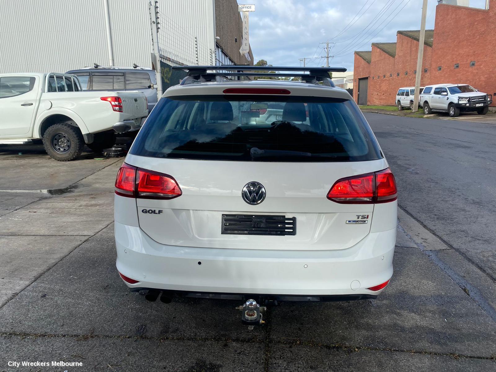 VOLKSWAGEN GOLF 2015 Right Taillight