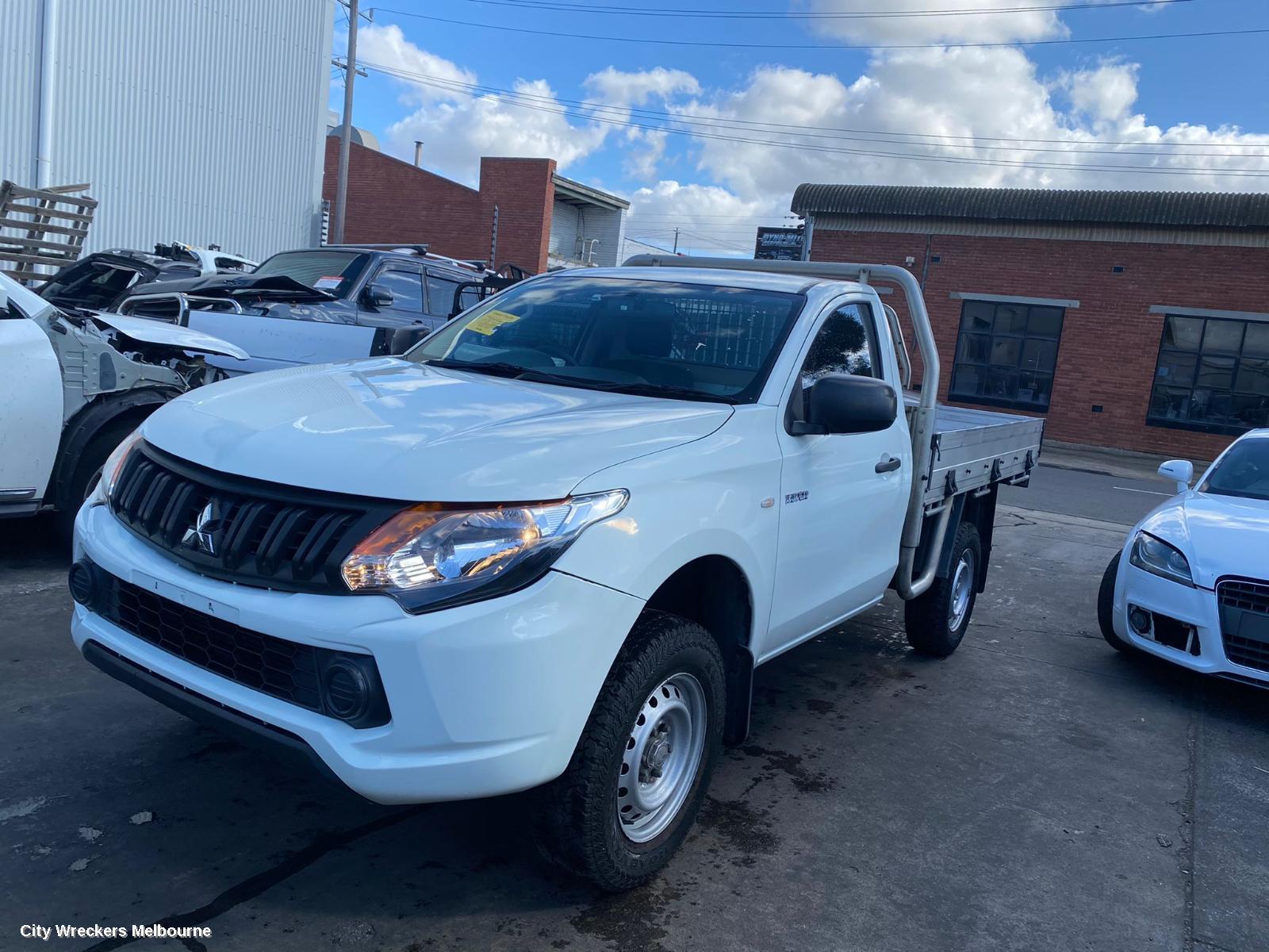 MITSUBISHI TRITON 2018 Left Front Door Window