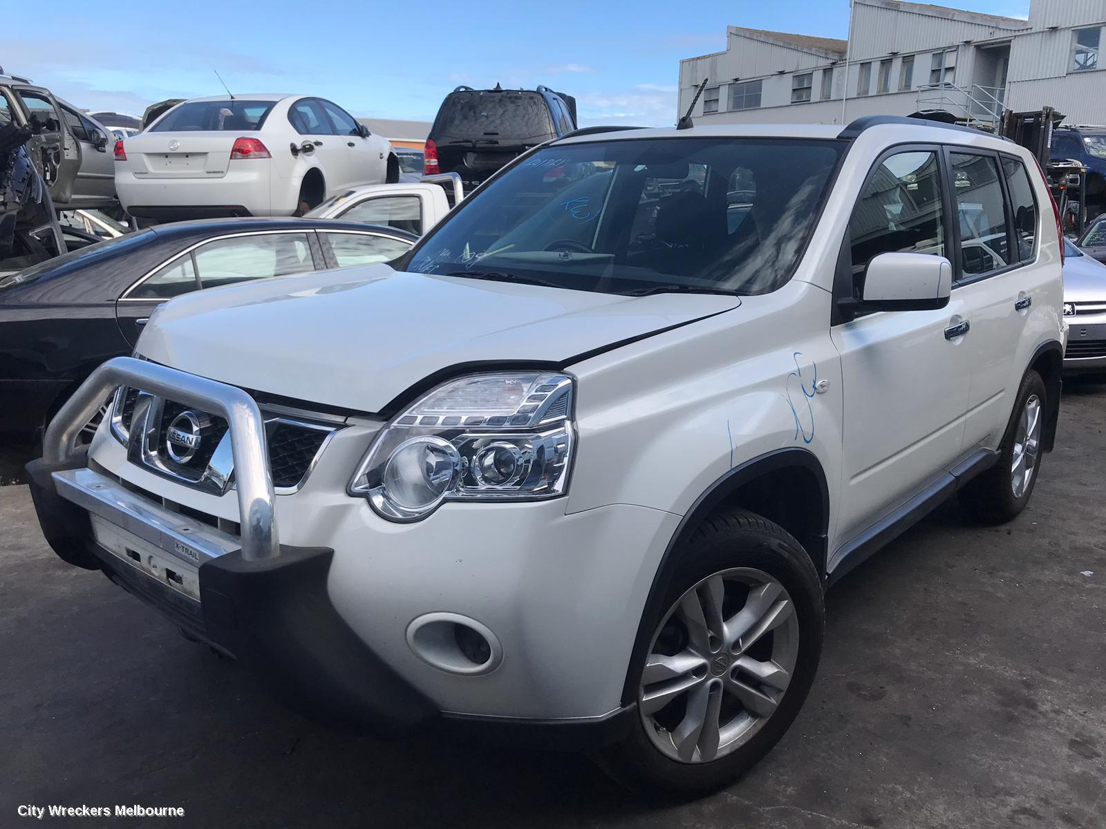 NISSAN XTRAIL 2012 Grille