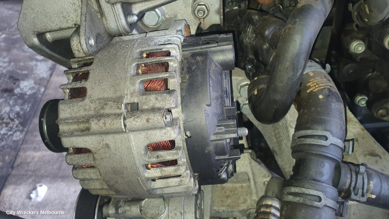 VOLKSWAGEN TRANSPORTER 2014 Alternator