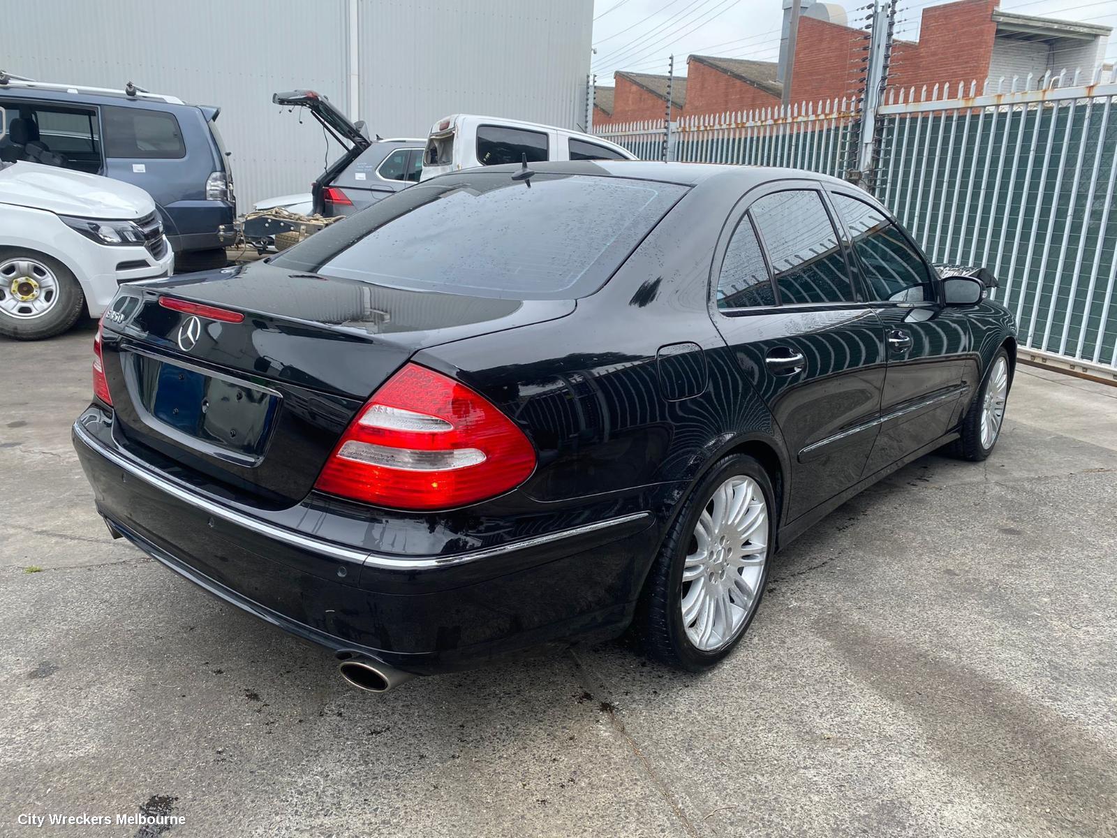 MERCEDES E CLASS 2006 Right Front Door