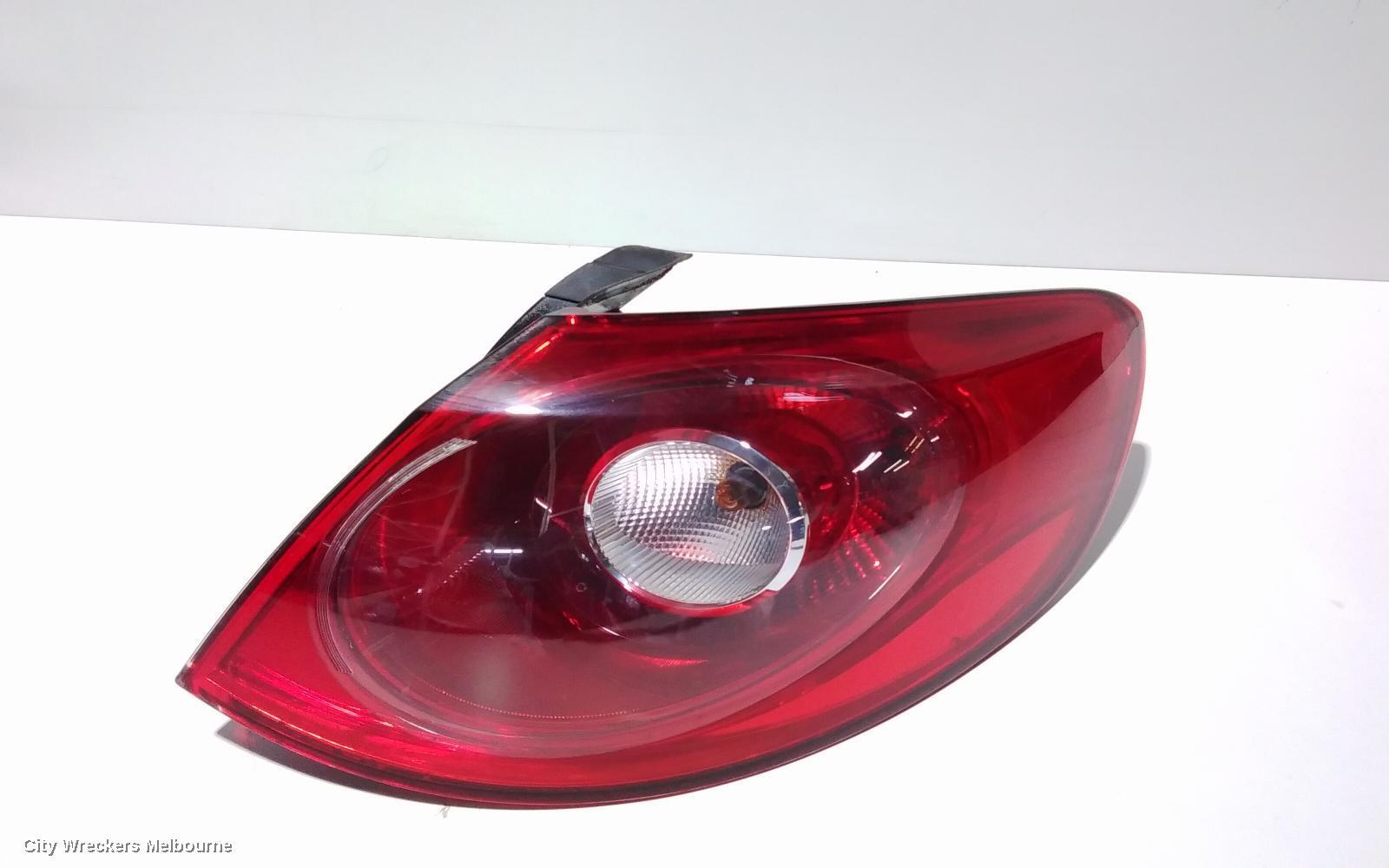 VOLKSWAGEN PASSAT 2011 Right Taillight