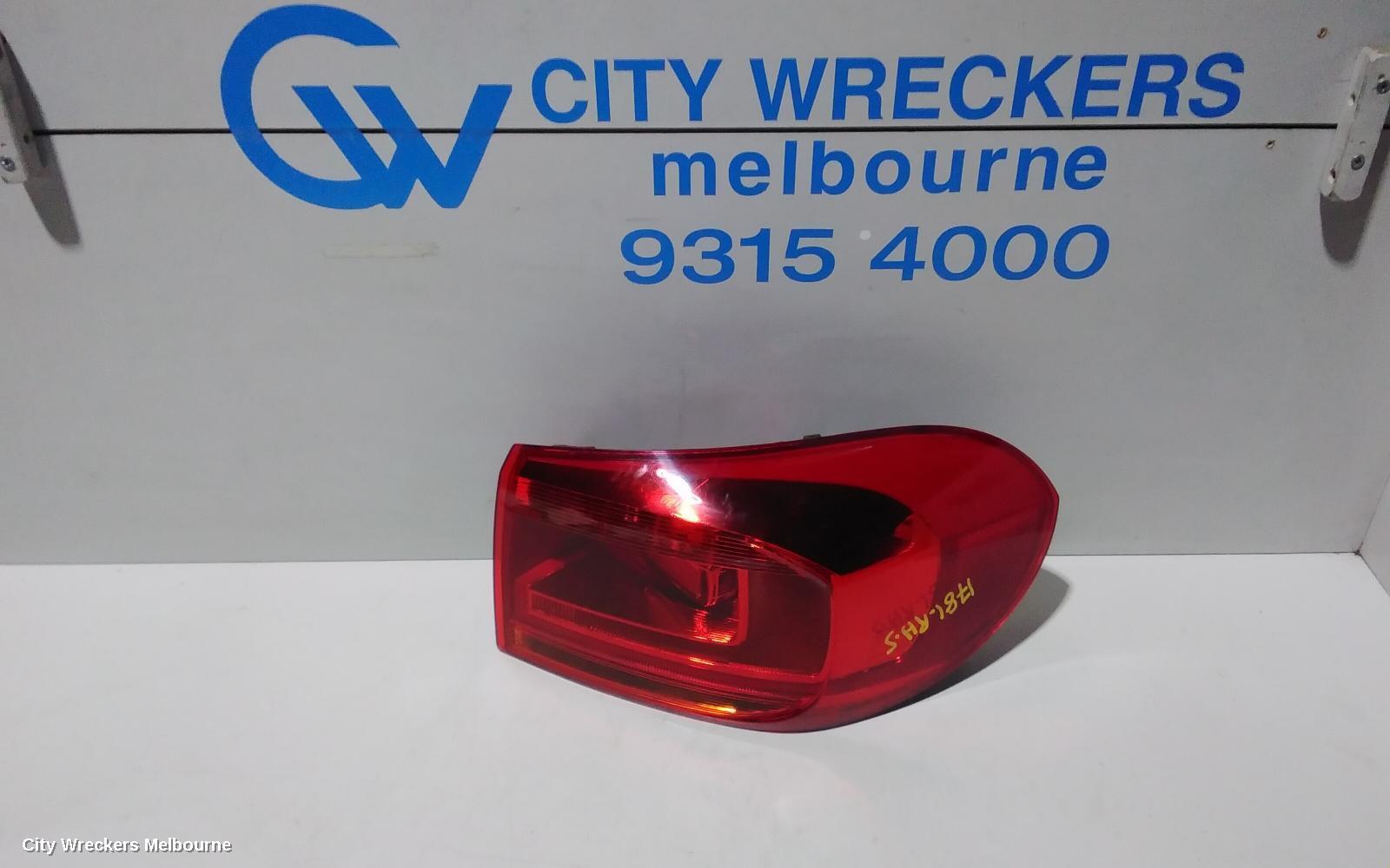 VOLKSWAGEN TIGUAN 2014 Right Taillight