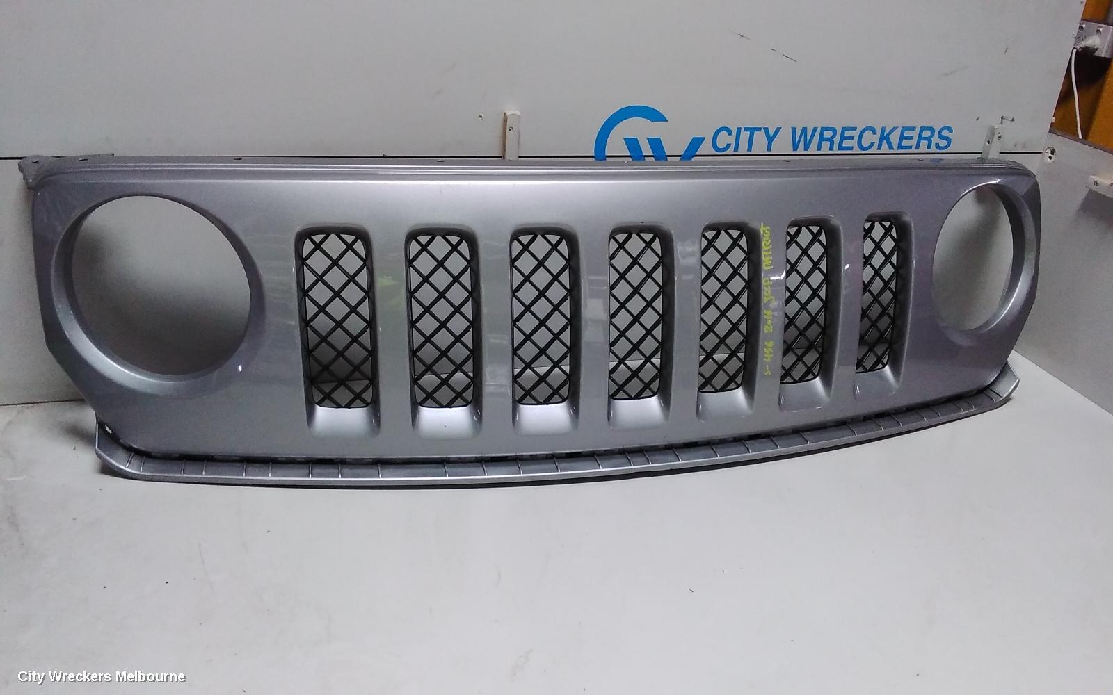 JEEP PATRIOT 2016 Grille