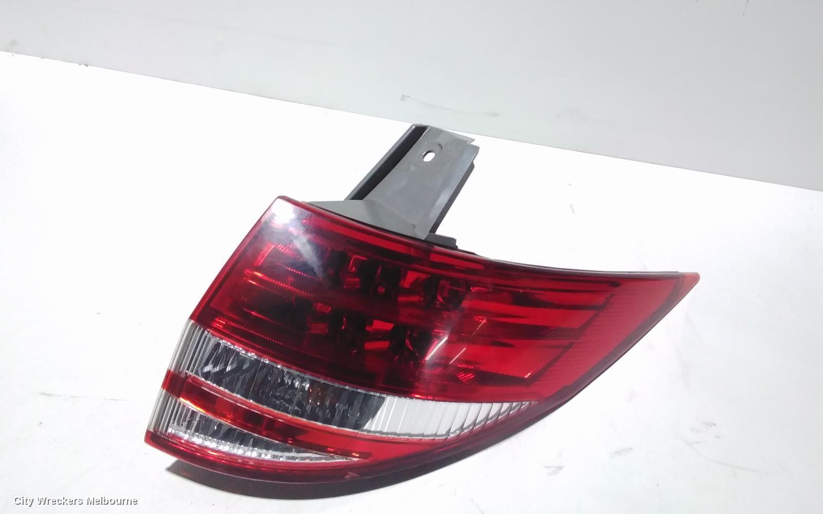 TOYOTA TARAGO 2007 Right Taillight