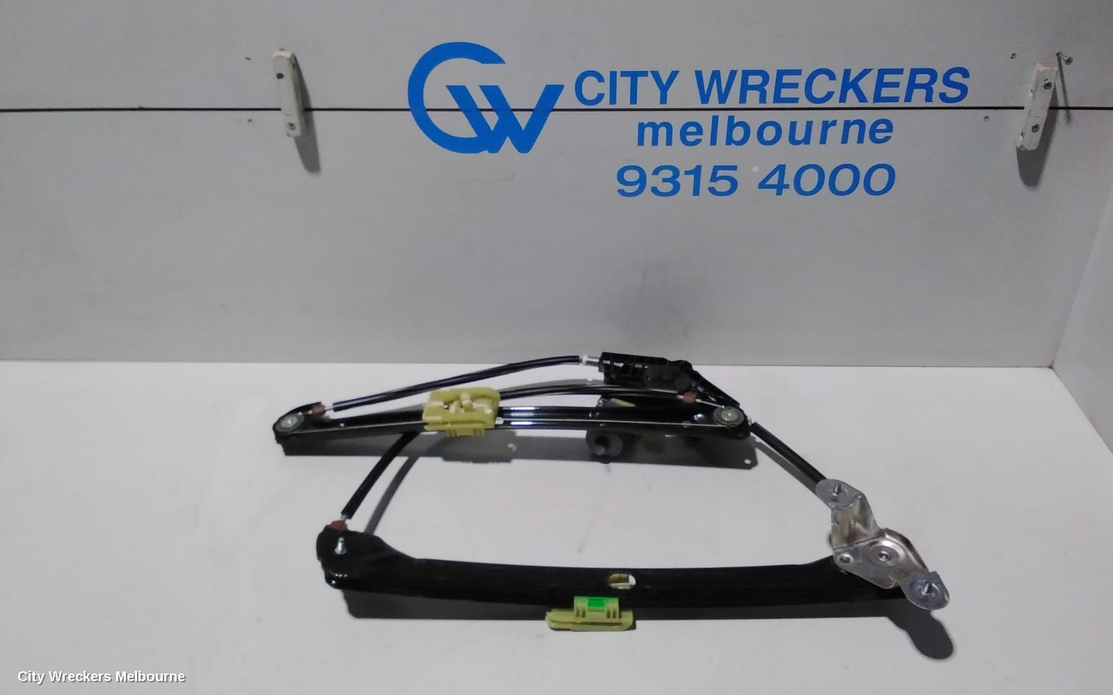 VOLKSWAGEN GOLF 2016 Right Front Window Reg/Motor