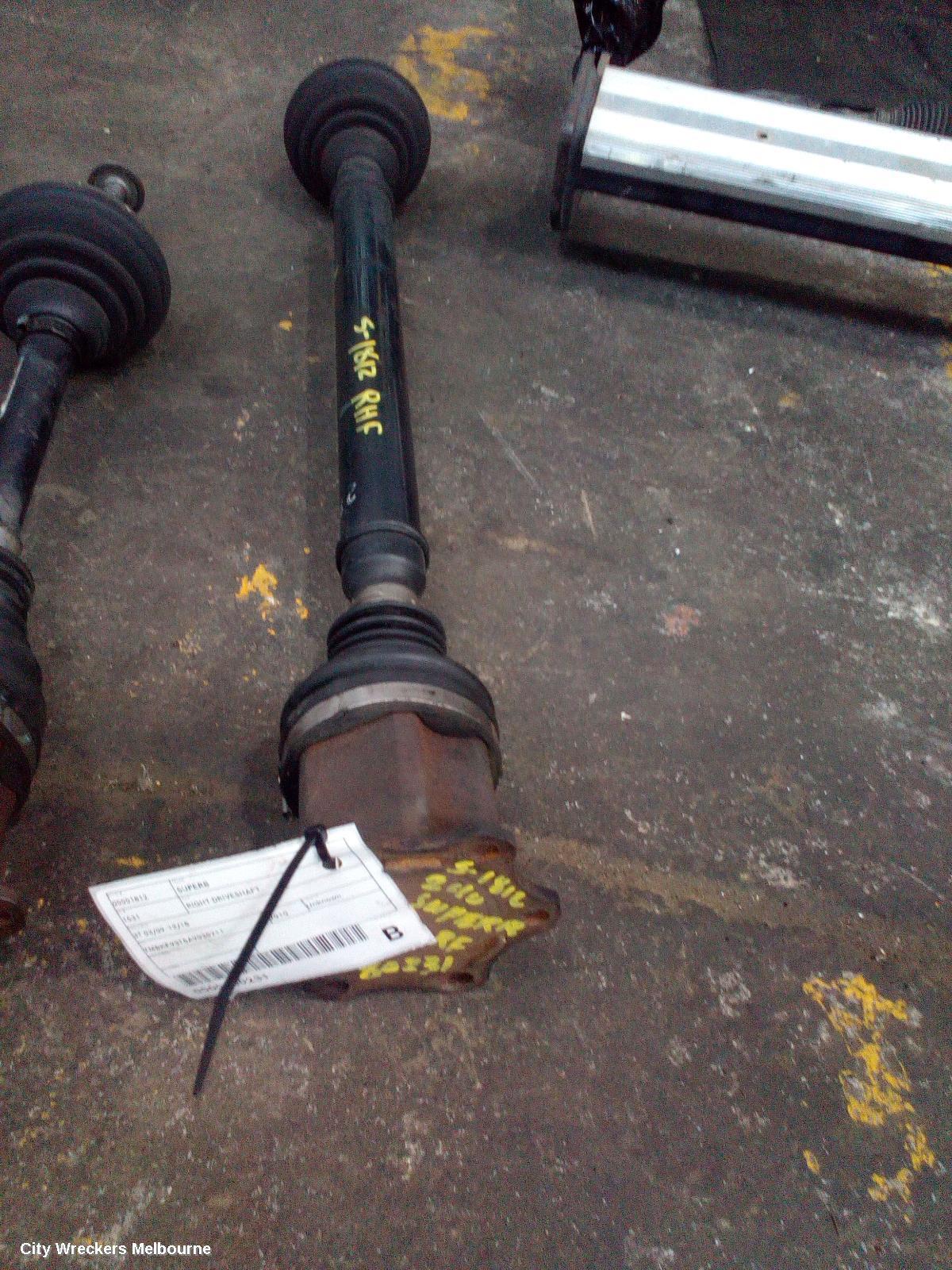 SKODA SUPERB 2010 Right Driveshaft