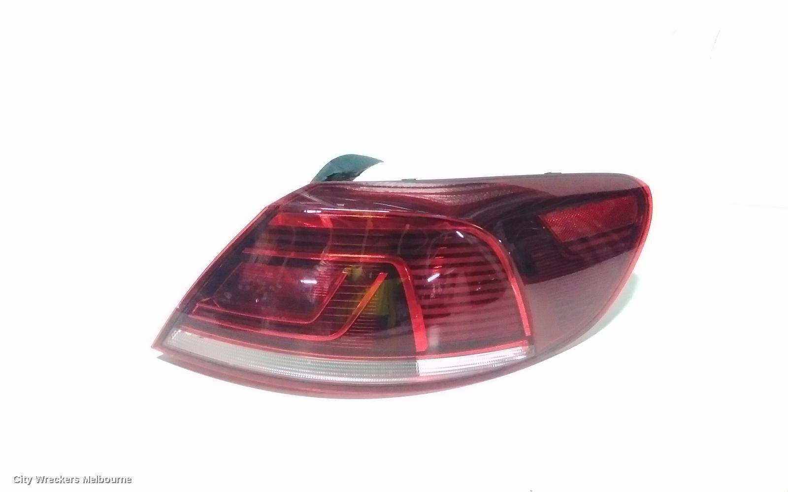 VOLKSWAGEN PASSAT 2013 Right Taillight