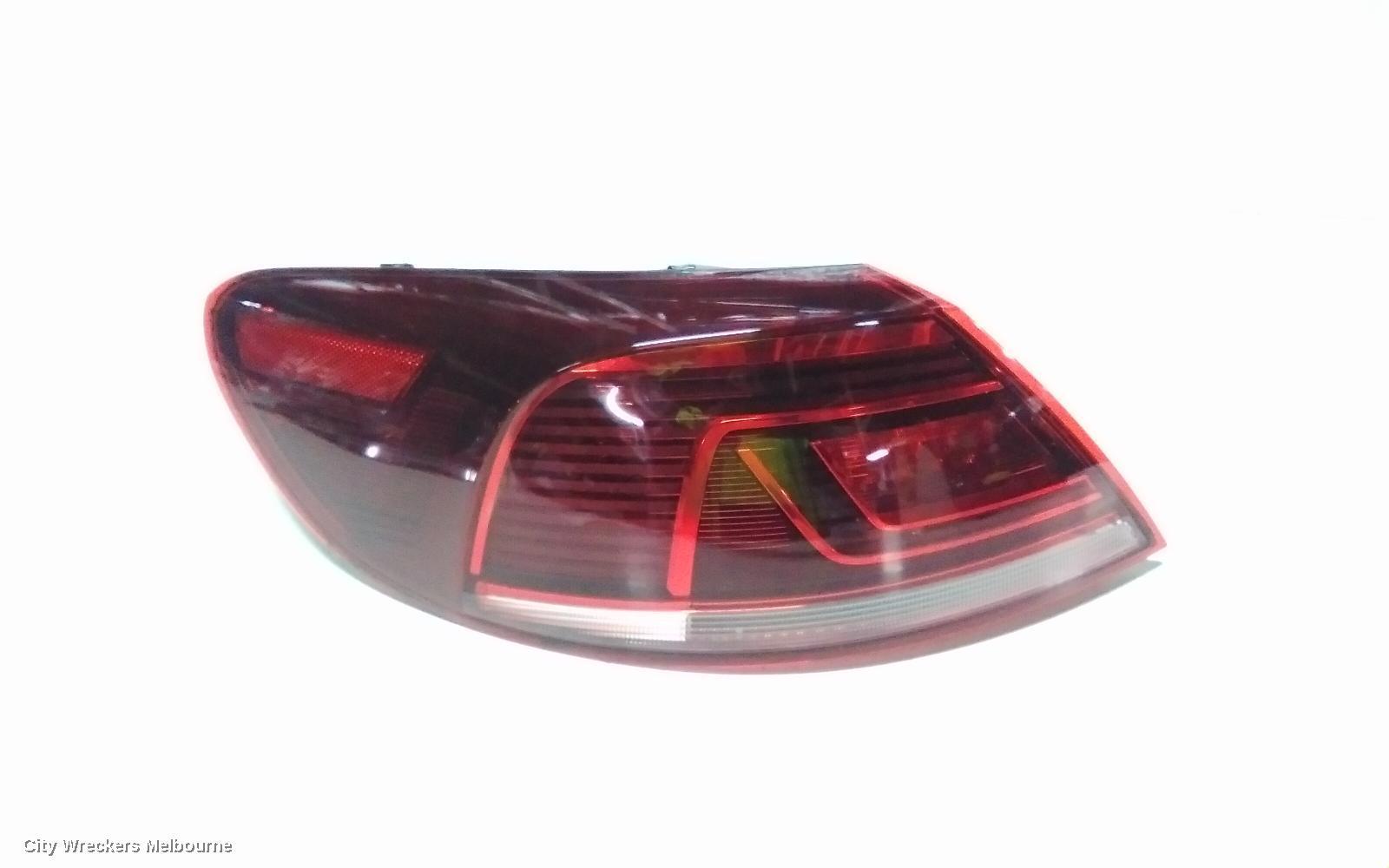 VOLKSWAGEN PASSAT 2013 Left Taillight