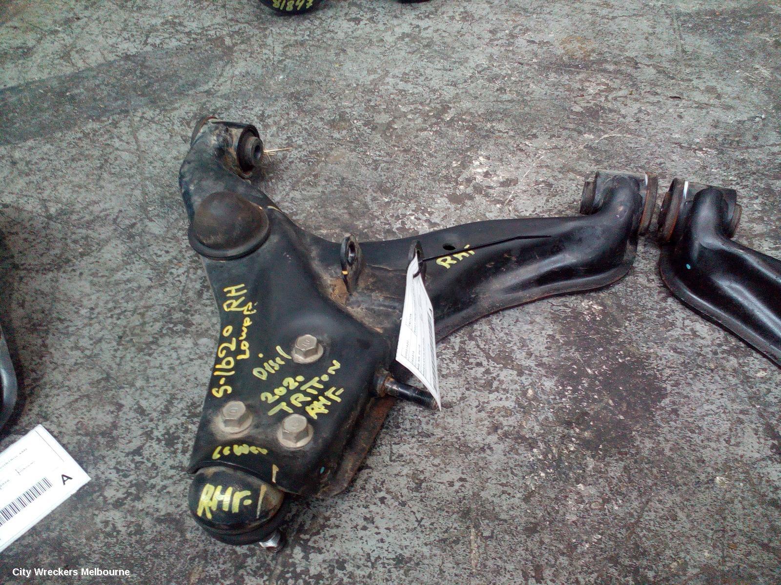 MITSUBISHI TRITON 2020 Right Front Lower Control Arm