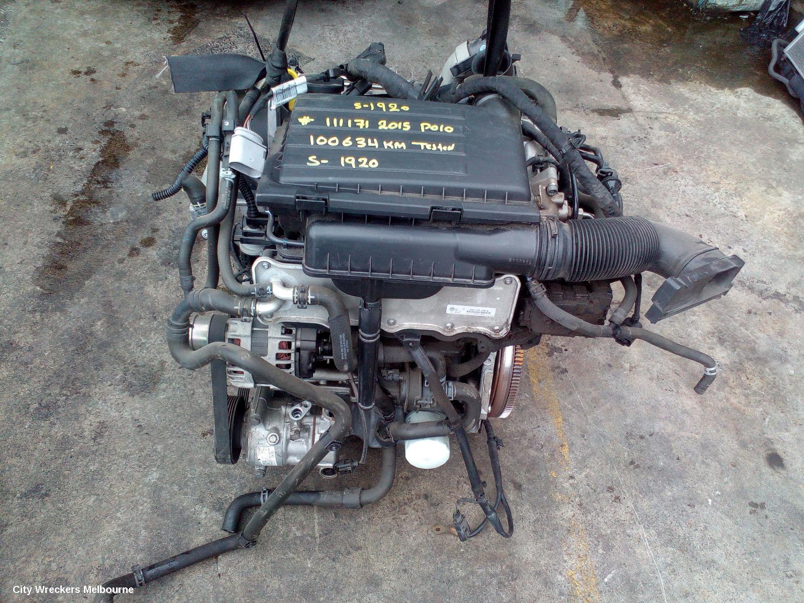 VOLKSWAGEN POLO 2015 Engine