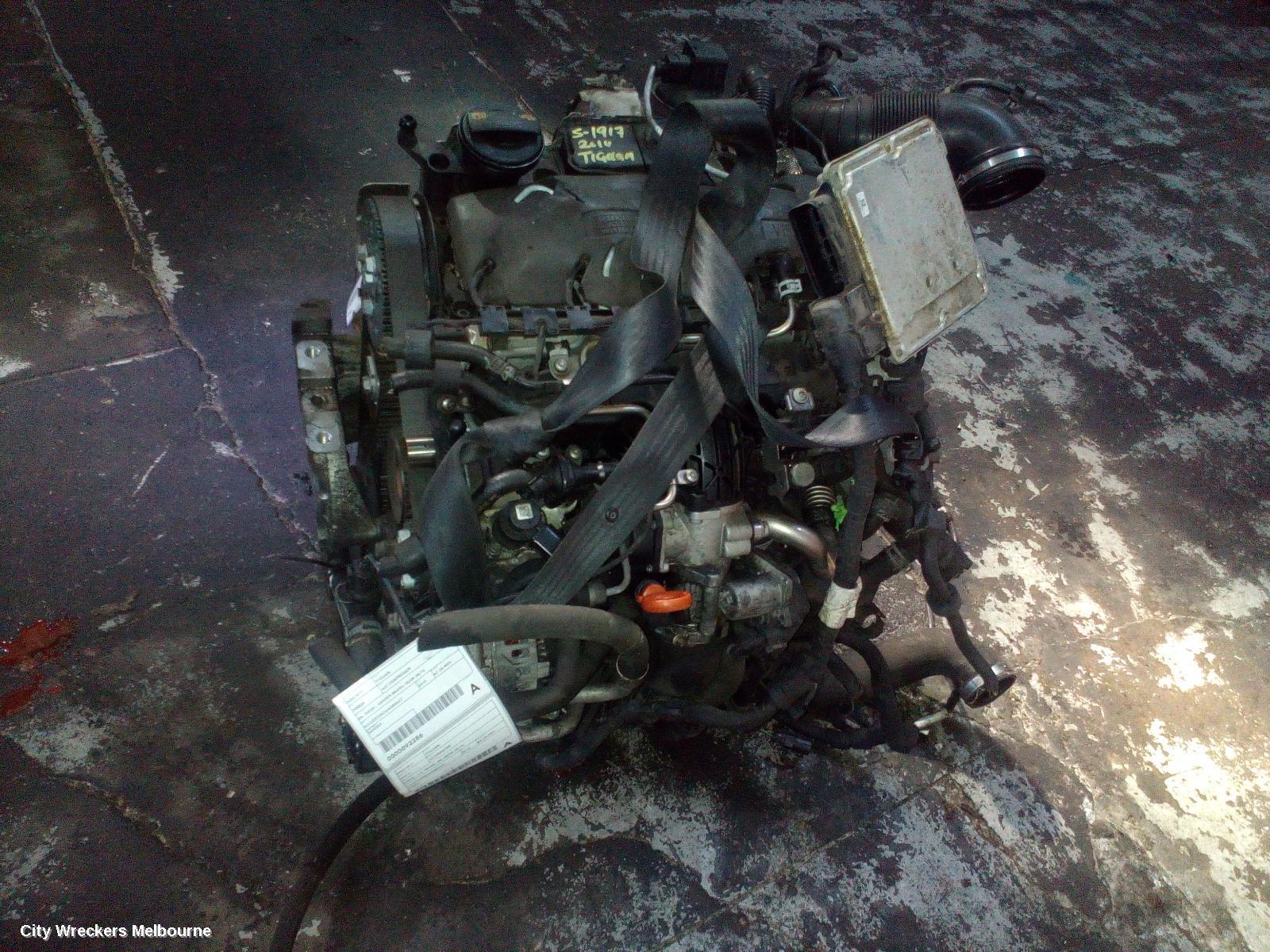 VOLKSWAGEN TIGUAN 2010 Engine