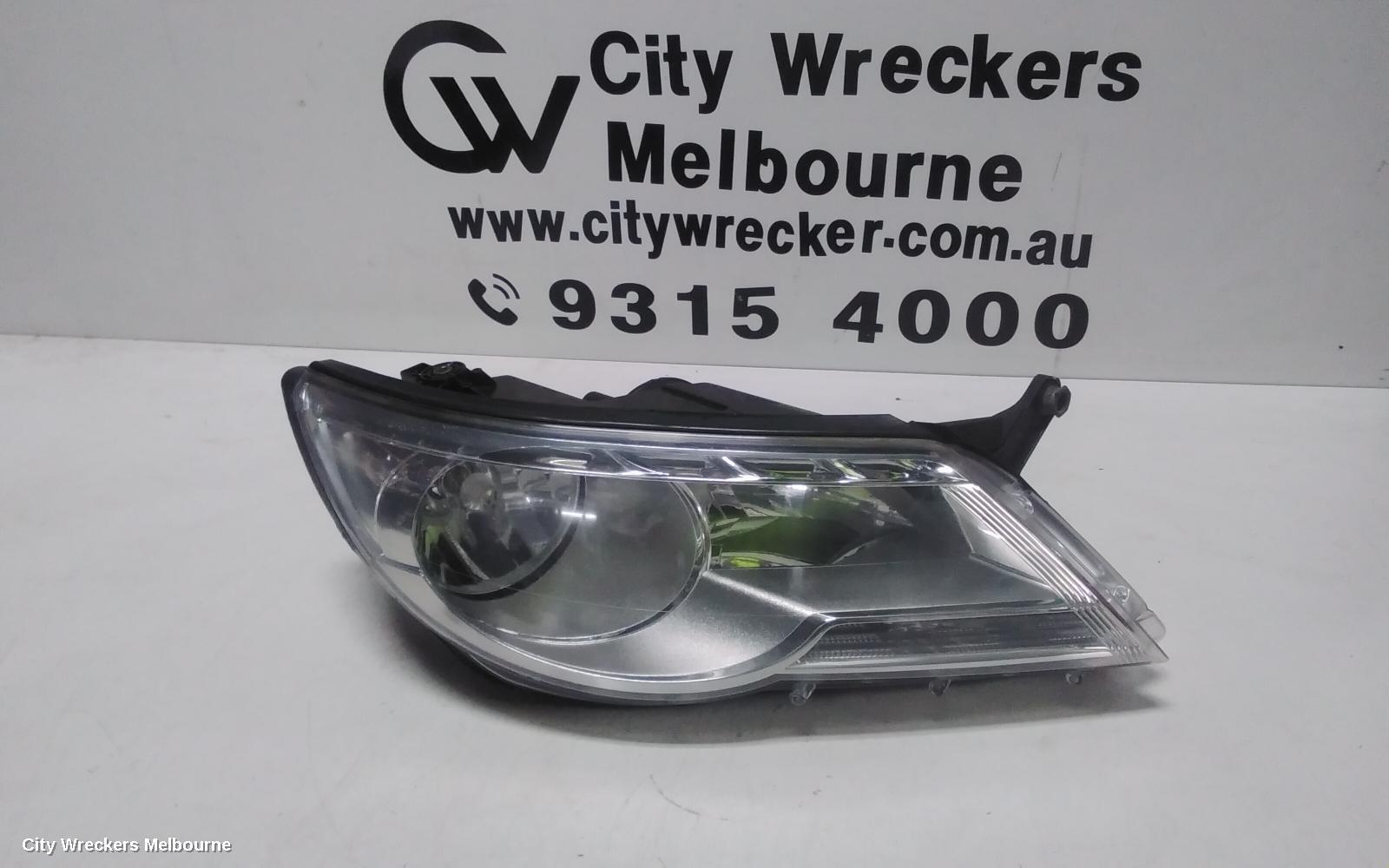 VOLKSWAGEN TIGUAN 2010 Right Headlamp