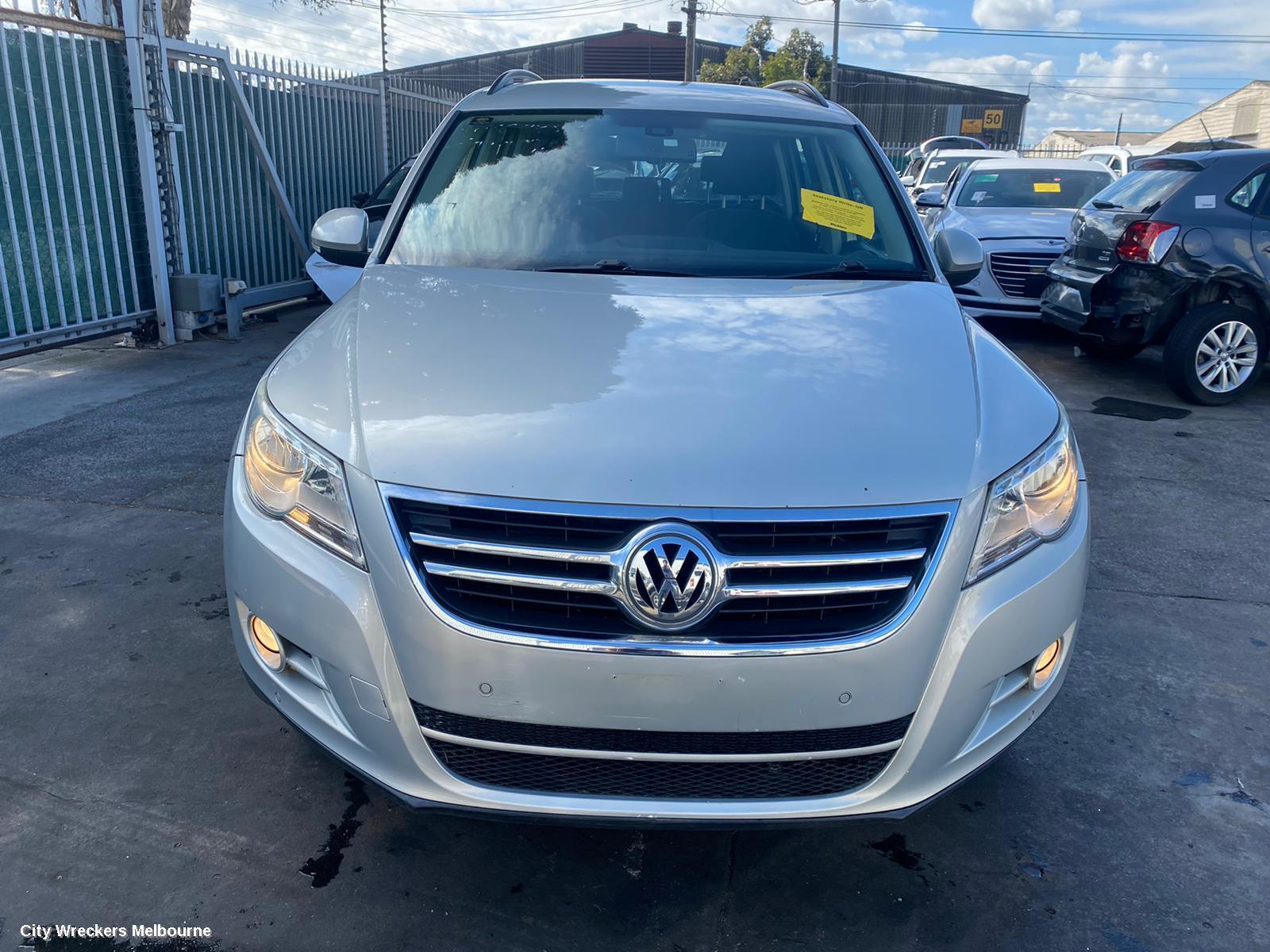 VOLKSWAGEN TIGUAN 2010 Left Door Mirror