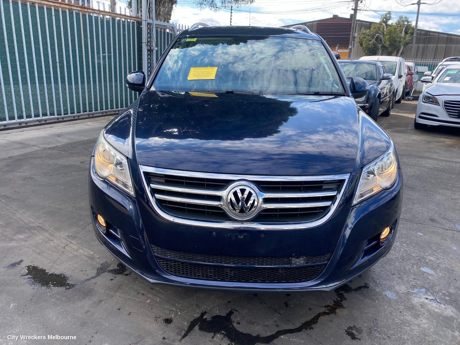 VOLKSWAGEN TIGUAN 2011 Left Door Mirror