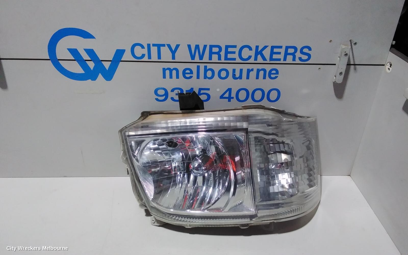 TOYOTA HIACE 2013 Right Headlamp