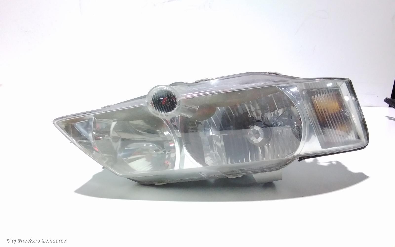 HOLDEN COMMODORE 2003 Right Headlamp