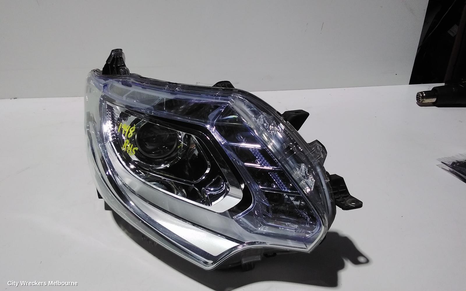 MITSUBISHI TRITON 2016 Right Headlamp