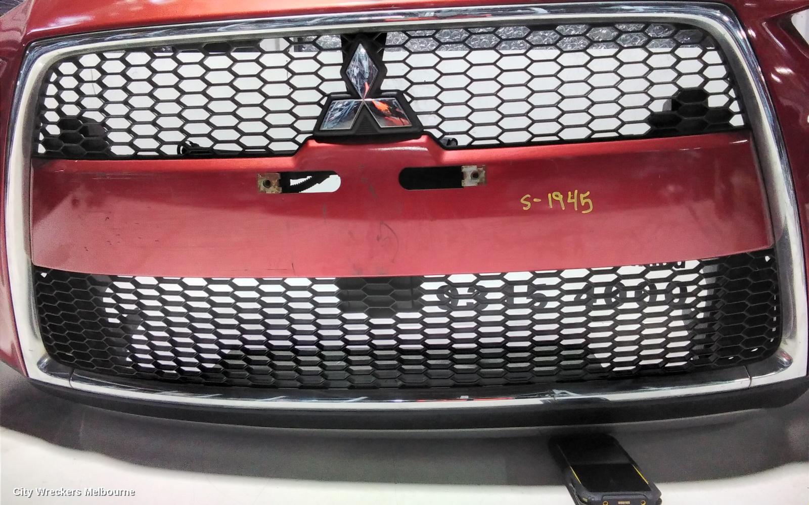 MITSUBISHI OUTLANDER 2010 Grille