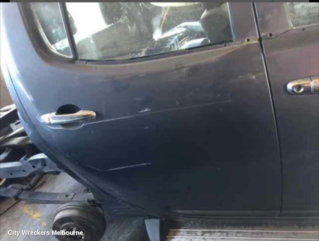 MITSUBISHI TRITON 2010 RIGHT_REAR_DOOR_SLIDING