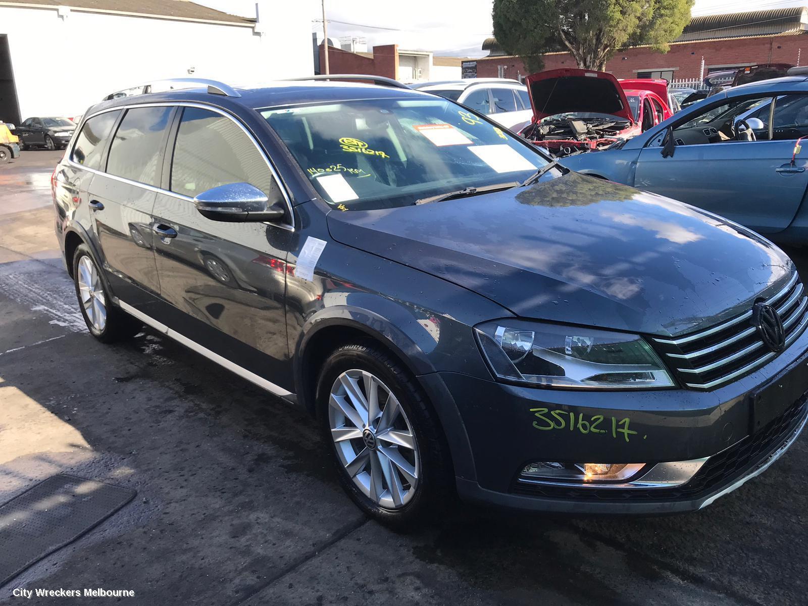 VOLKSWAGEN PASSAT 2014 Rear Garnish