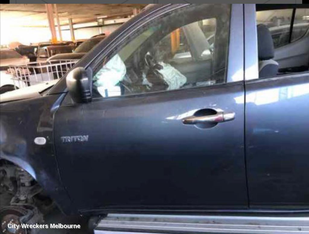 MITSUBISHI TRITON 2010 Left Front Door