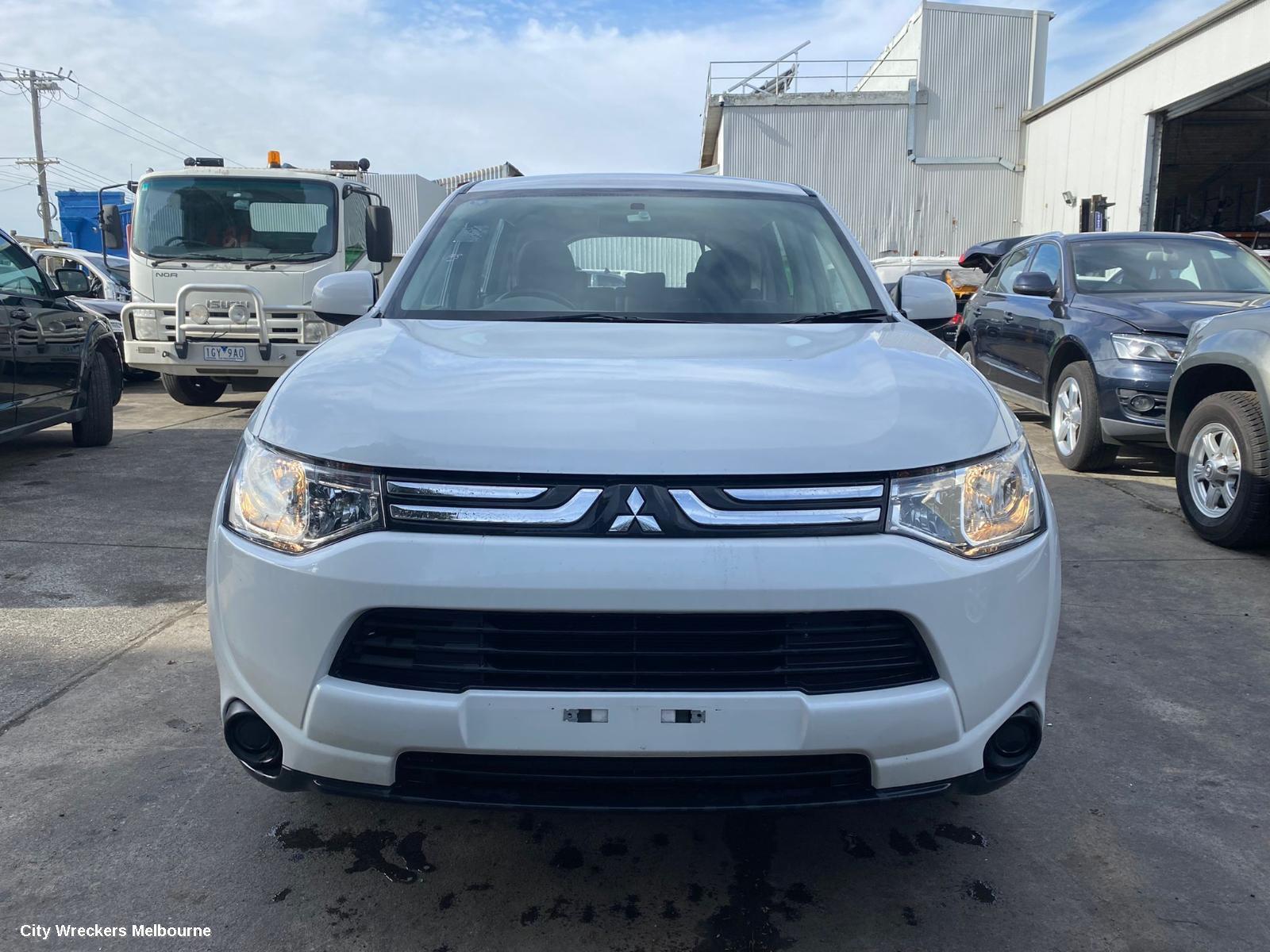 MITSUBISHI OUTLANDER 2013 Left Front Door