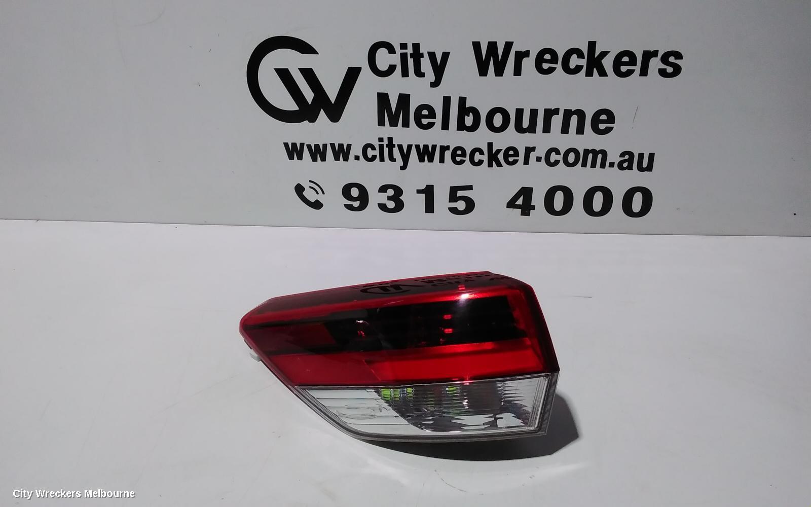 TOYOTA KLUGER 2017 Left Taillight