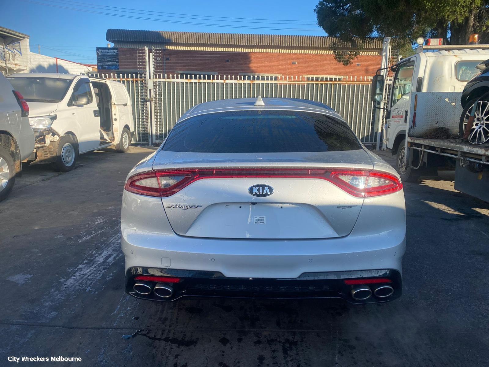 KIA STINGER 2020 Left Rear Door/Sliding