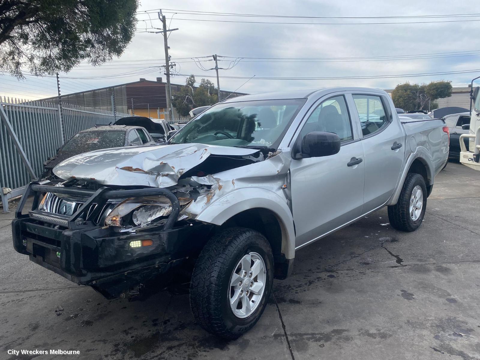 MITSUBISHI TRITON 2015 RIGHT_REAR_DOOR_SLIDING