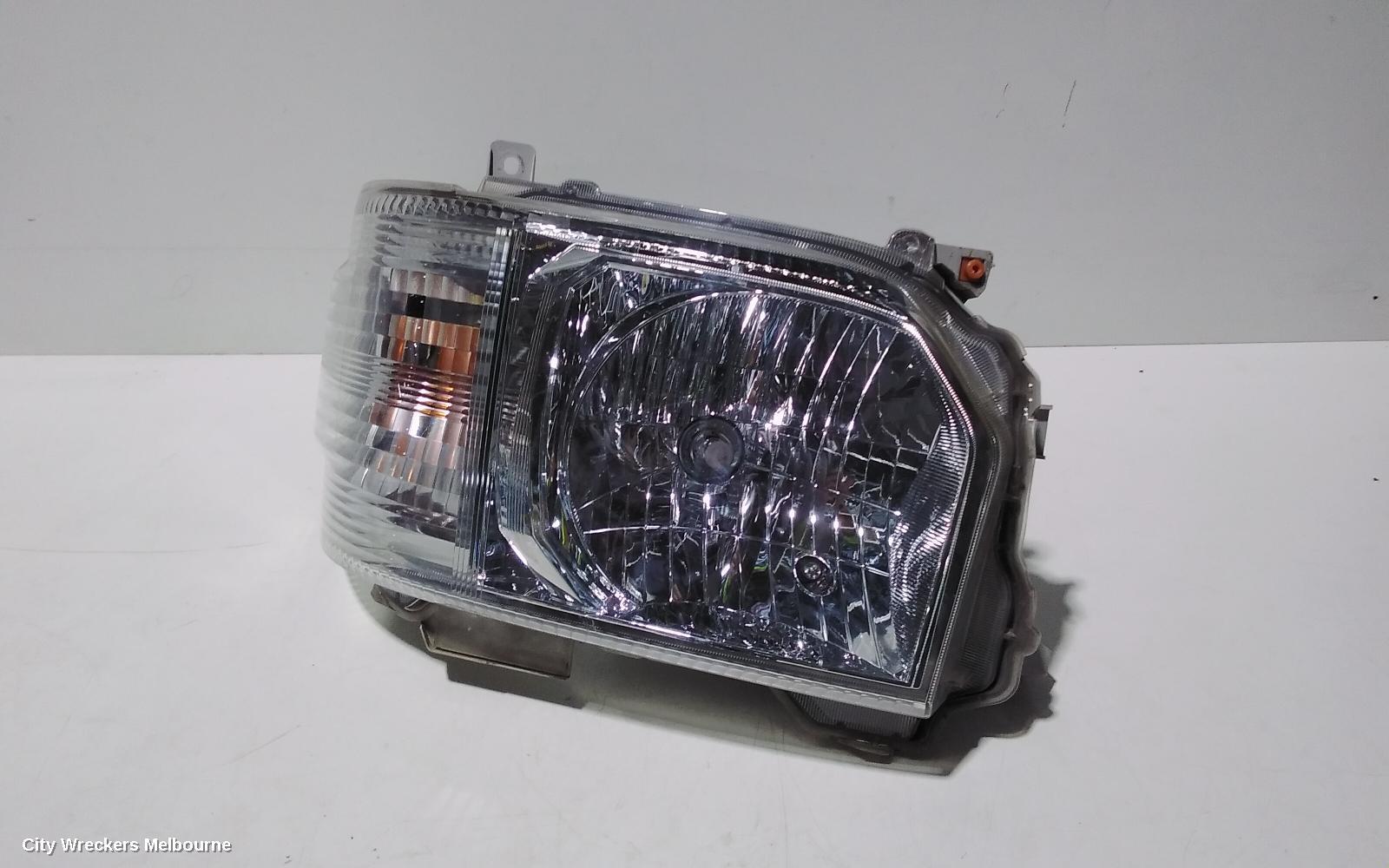 TOYOTA HIACE 2016 Right Headlamp